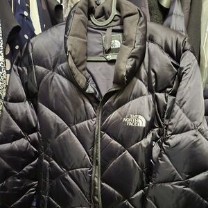 Black women Northface (The North Face) puffer down acket. Medium.